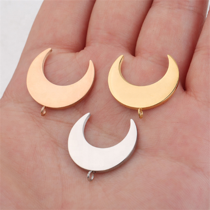 Náhrdelník s príveskom polmesiaca