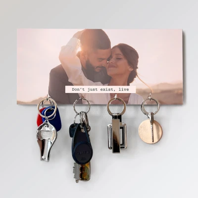 Personalizovaný držiak na kľúče – Neexistuj len tak, ži