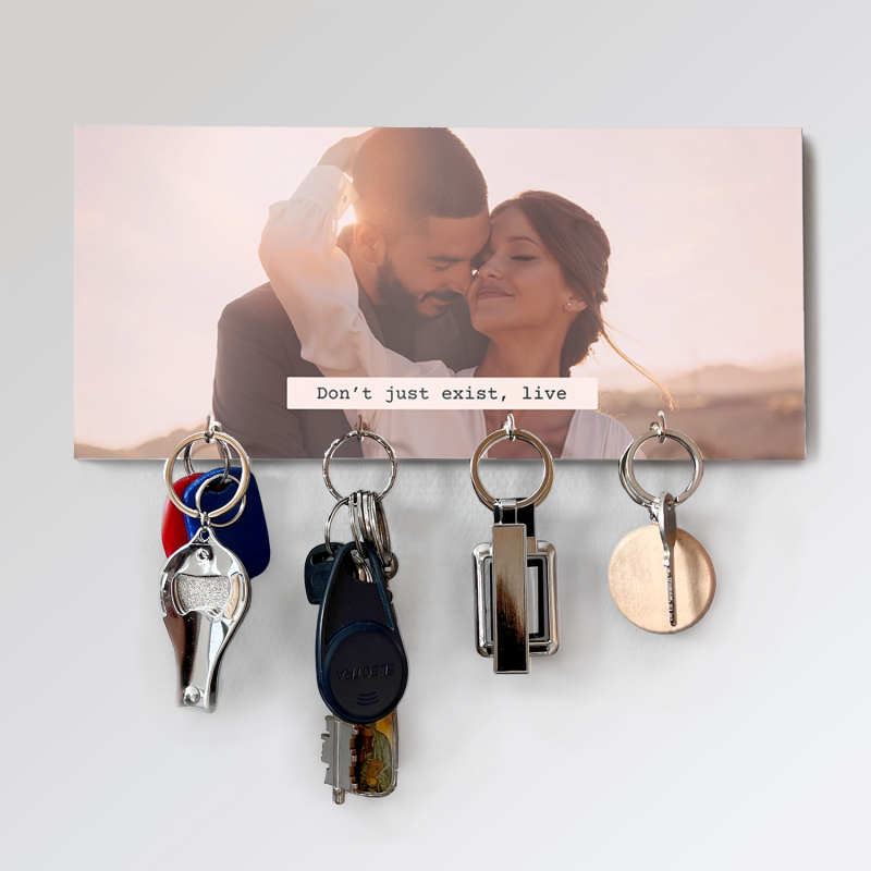 Personalizovaný držiak na kľúče – Neexistuj len tak, ži