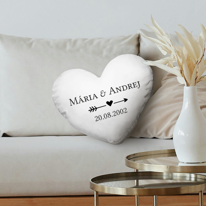 Personalizovaný vankúš v tvare srdca - Save the date so šípkou