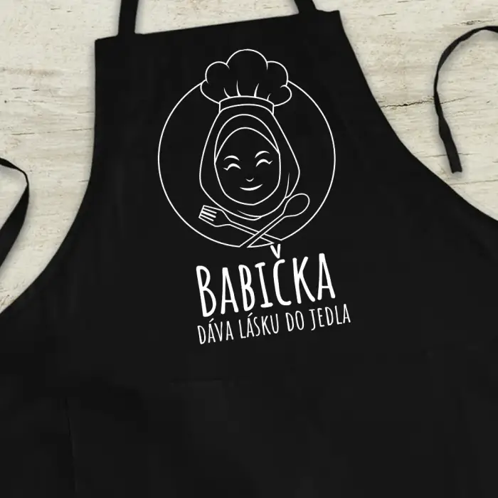 Personalizovaná kuchynská zástera - Stará mama dáva do jedla lásku Personalizovaná kuchynská zástera - Stará mama dáva do jedla lásku