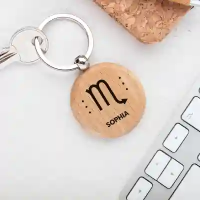 Personalizovaný drevený prívesok na kľúče so znamením Škorpióna