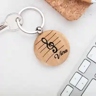 Personalizovaný drevený prívesok na kľúče s kľúčom Sol