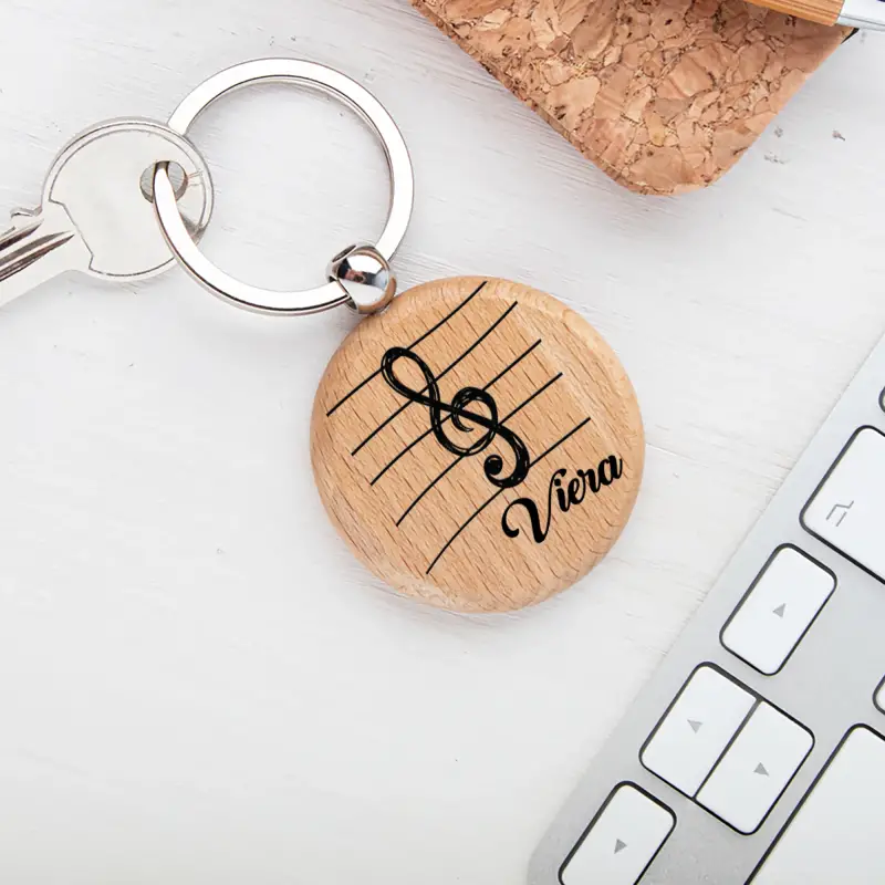 Personalizovaný drevený prívesok na kľúče s kľúčom Sol
