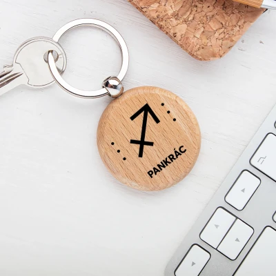 Personalizovaná drevená kľúčenka so znamením Strelca