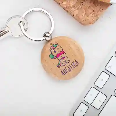Personalizovaný drevený prívesok na kľúče s jednorožcom