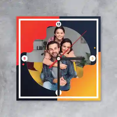 Personalizované nástenné hodiny s rodinnou fotografiou