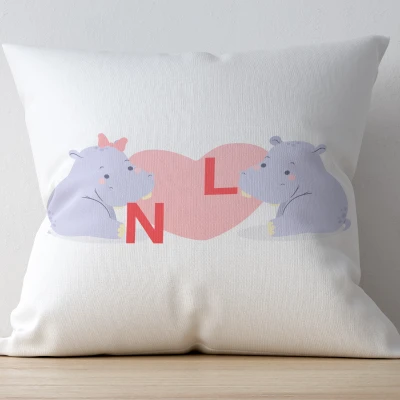 Personalizovaný vankúš pre zamilovaných s iniciálami